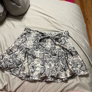 Snakeskin skort size large